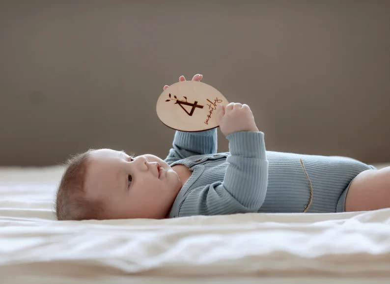 Haoser Baby Monthly Milestone Cards,Wooden Balloon milestones Discs, Congratulations Pregnancy Gift, Baby Shower Gift,Newborn Birth Announcement Sign - Haoser