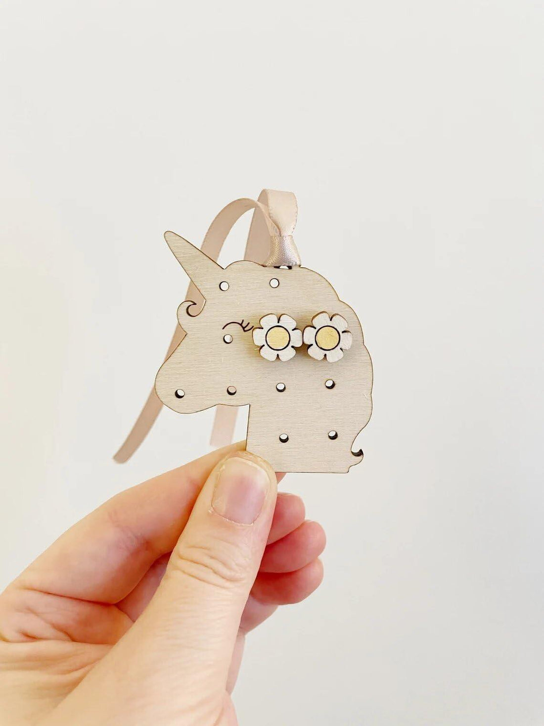 Haoser girls Travel Earring Holders Personalized Wood Stud Earring Holder Unicorn Llama Butterfly Rainbow Bunny,(Jewelry Organizer This must be a wonderful gift choice for any girl - Haoser