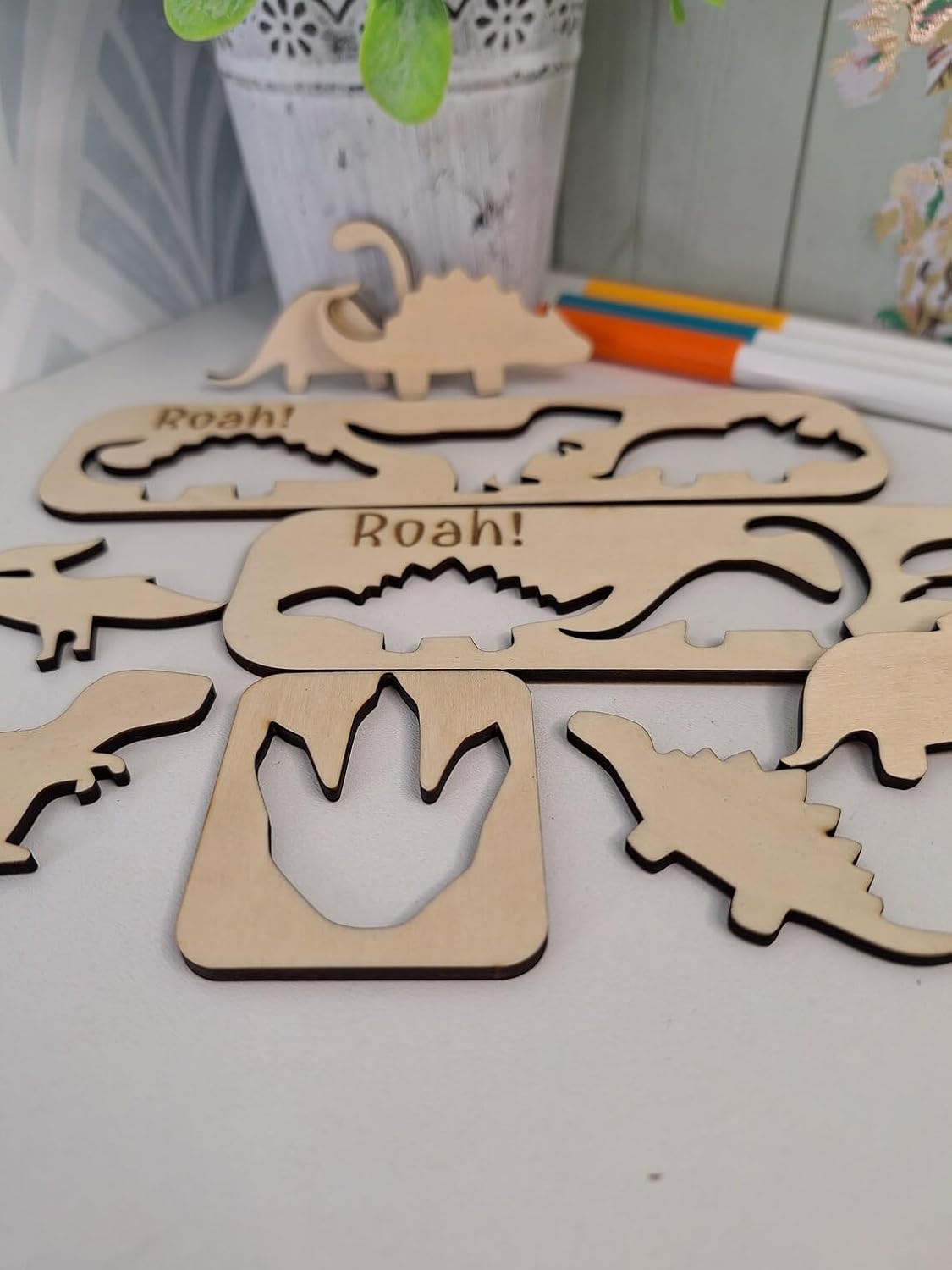 10 Pcs Dinosaur Wood Blanks for Crafts – Small Cutouts DIY Craft Decorations for Jewellery, Scrapbooking, Kids Art Projects & Wooden Dinosaur Shapes