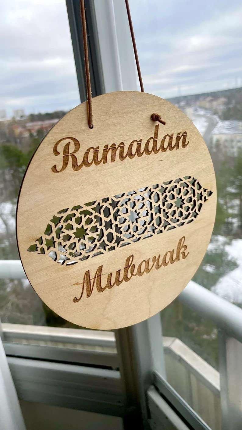 Haoser 2 Pices Mubarak Decoration- Wooden Ramadan Kareem Door Sign- Round, Door Hanging Sign Islam Mubarak Wood Wall Pendant for Muslim Home Room Happy Ramadan Mubarak Party Supplies - Haoser