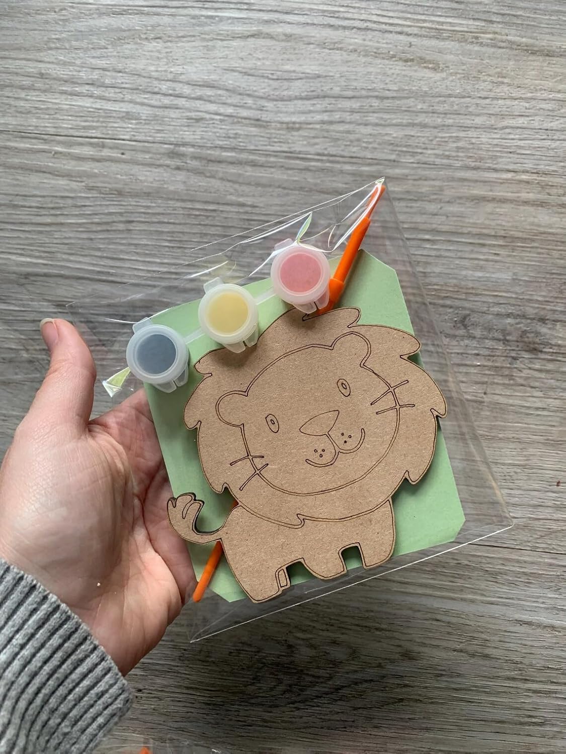 Animal Painting Kit for Kids | 4 Inch Wooden MDF Jungle Animal Cutouts with Paint & Brush | DIY Craft Kit (Lion & Giraffe)