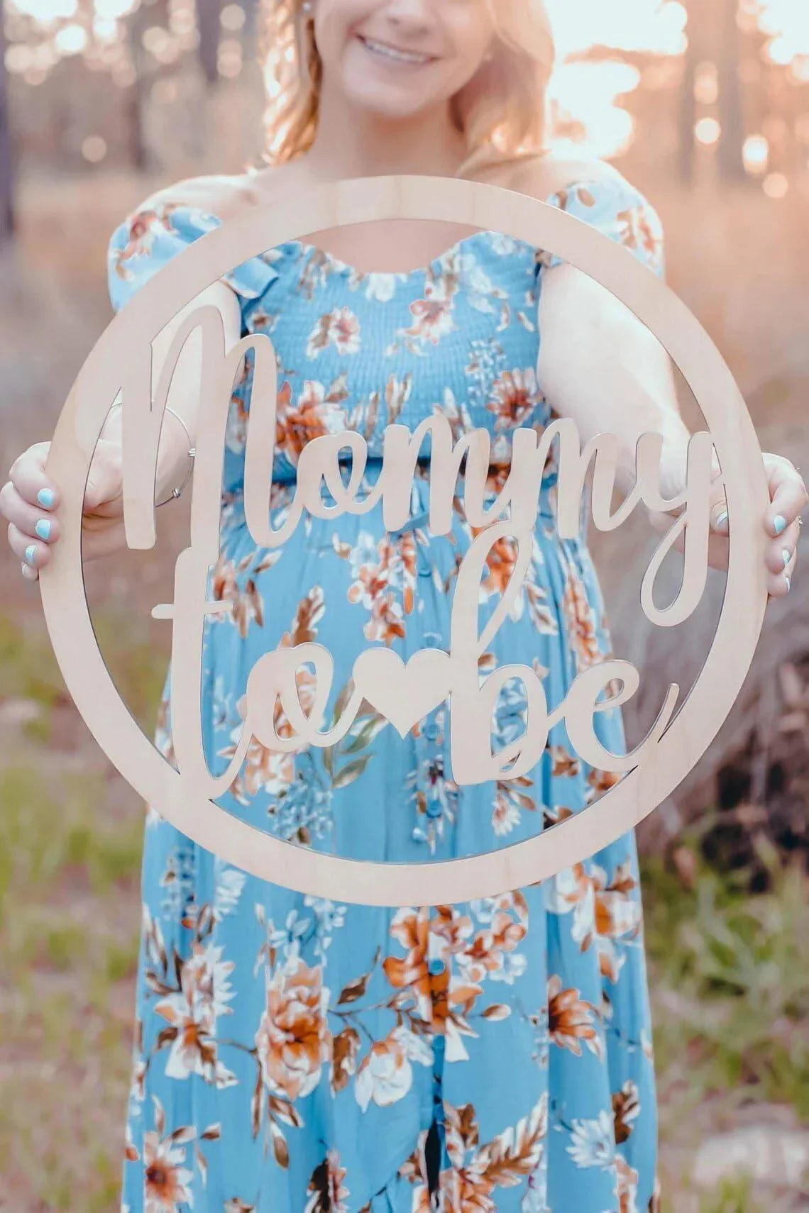 Haoser Mommy to be Backdrop Sign - Pregnancy Announcement - Baby Shower Photo Prop - Mom to be - Maternity Photo Prop - Unfinished Wooden Sign - Haoser