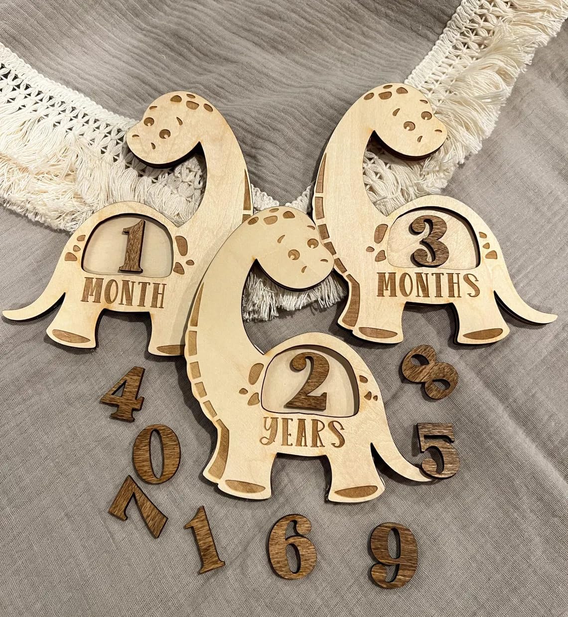 Set 1 Wooden Baby Monthly Milestone Cards – Giraffe Design Baby Boy Photo Props